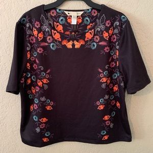 Yumi Crop T-shirt flowers and squirrels
